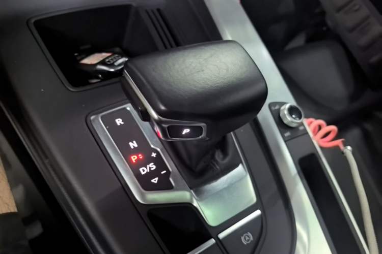 Used Audi A4L 2024 40 TFSI Fashion Dynamic Model Gear Lever