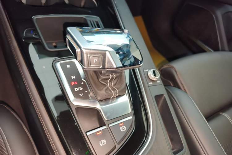 Used Audi A4L 2024 40 TFSI Luxury Dynamic Edition Gear Lever