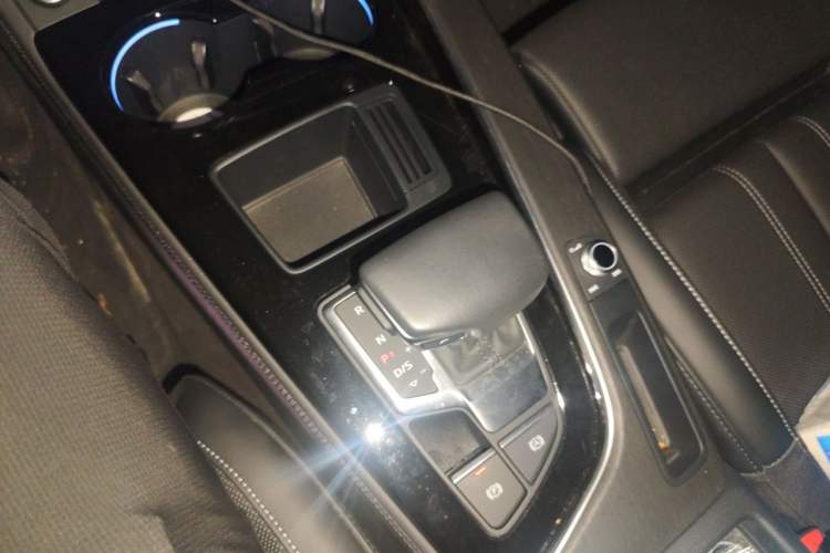 Used Audi A4L 2024 40 TFSI Luxury Dynamic Edition Gear Lever