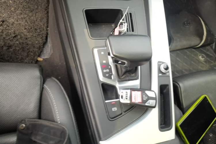 Used Audi A4L 2024 40 TFSI Fashion Dynamic Model Gear Lever