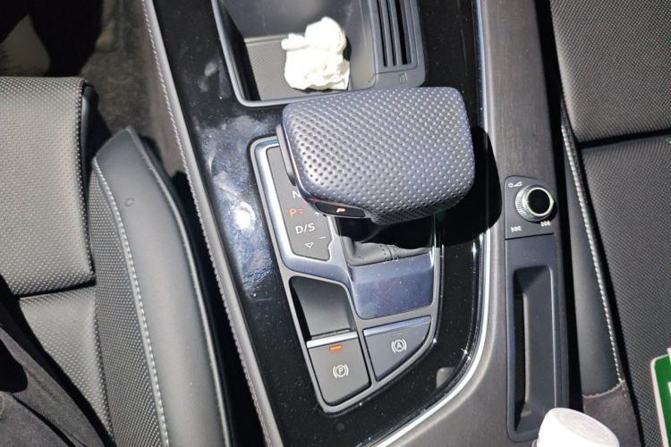Used Audi A4L 2024 40 TFSI Luxury Dynamic Edition Gear Lever