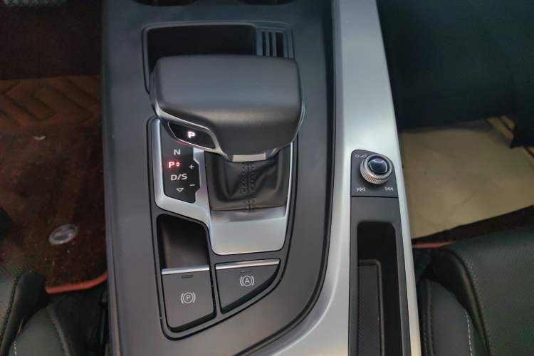 Used Audi A4L 2024 40 TFSI Fashion Dynamic Model Gear Lever