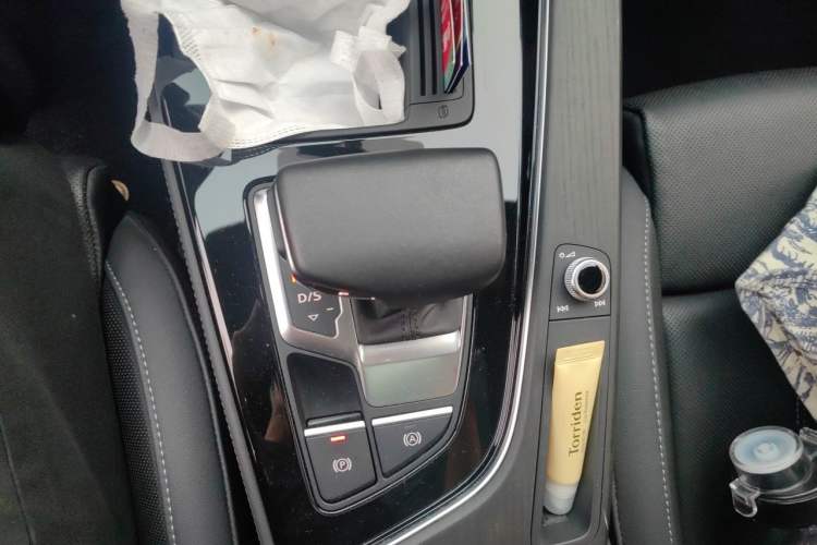 Used Audi A4L 2024 40 TFSI Luxury Dynamic Edition Gear Lever