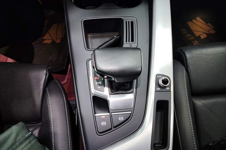 Used Audi A4L 2024 40 TFSI Fashion Dynamic Model Gear Lever