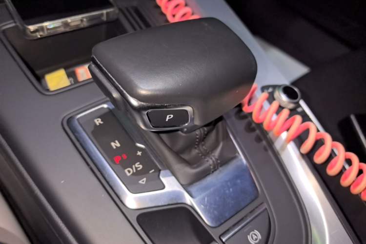 Used Audi A4L 2024 40 TFSI Fashion Dynamic Model Gear Lever