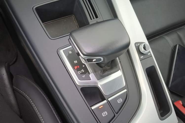 Used Audi A4L 2024 40 TFSI Fashion Dynamic Model Gear Lever