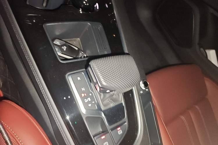 Used Audi A4L 2024 40 TFSI Luxury Dynamic Edition Gear Lever