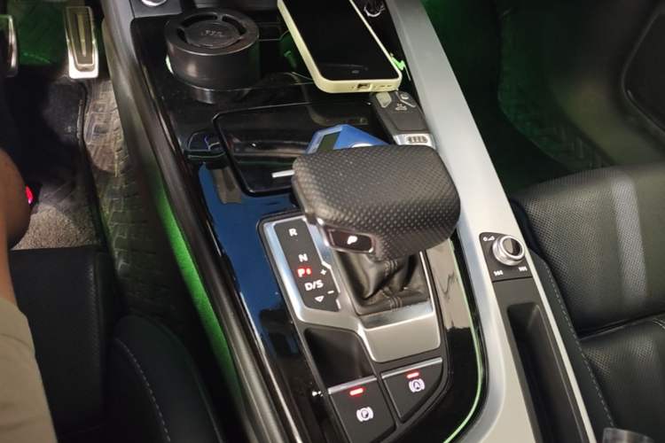 Used Audi A4L 2024 40 TFSI Fashion Dynamic Model Gear Lever