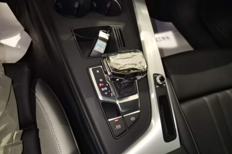Used Audi A4L 2024 40 TFSI Fashion Dynamic Model Gear Lever