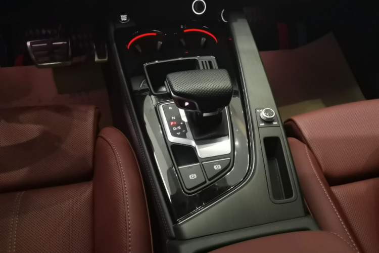 Used Audi A4L 2024 40 TFSI Luxury Dynamic Edition Gear Lever
