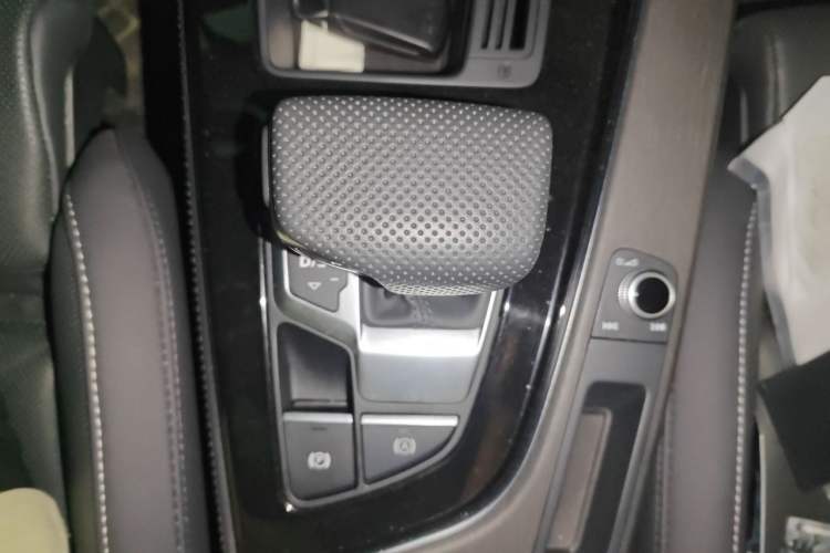 Used Audi A4L 2024 40 TFSI Luxury Dynamic Edition Gear Lever