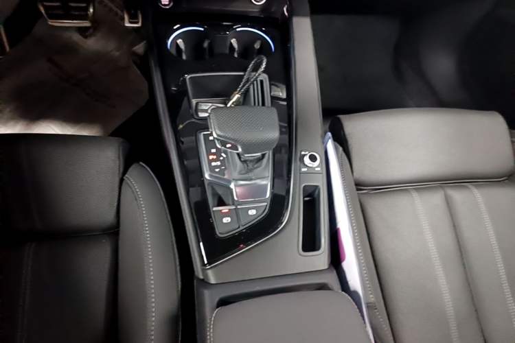 Used Audi A4L 2024 40 TFSI Luxury Dynamic Edition Gear Lever