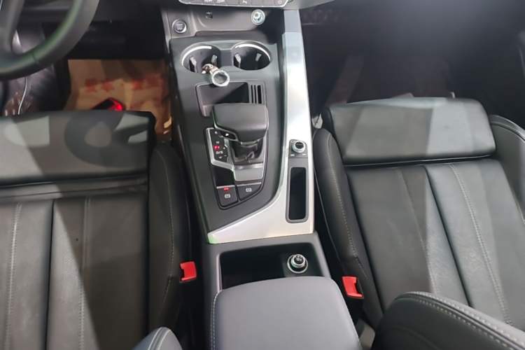 Used Audi A4L 2024 40 TFSI Fashion Dynamic Model Gear Lever