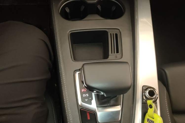 Used Audi A4L 2024 40 TFSI Fashion Dynamic Model Gear Lever
