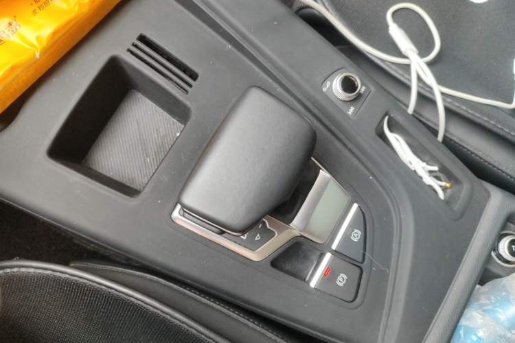 Used Audi A4L 2024 40 TFSI Fashion Dynamic Model Gear Lever