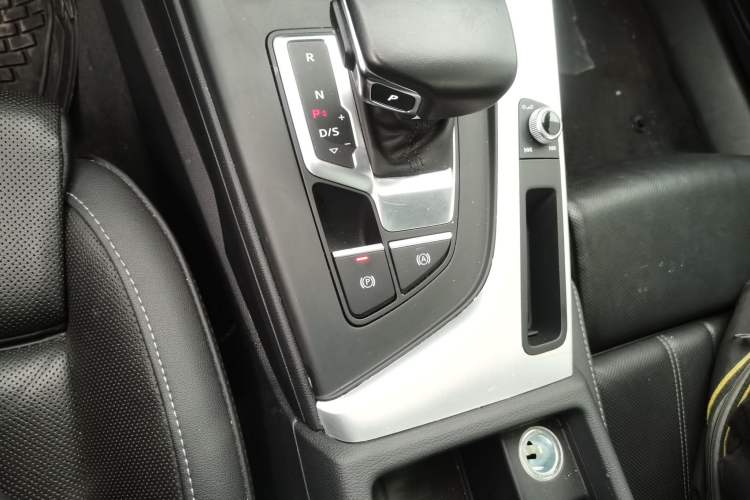 Used Audi A4L 2024 40 TFSI Fashion Dynamic Model Gear Lever