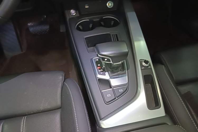 Used Audi A4L 2024 40 TFSI Fashion Dynamic Model Gear Lever