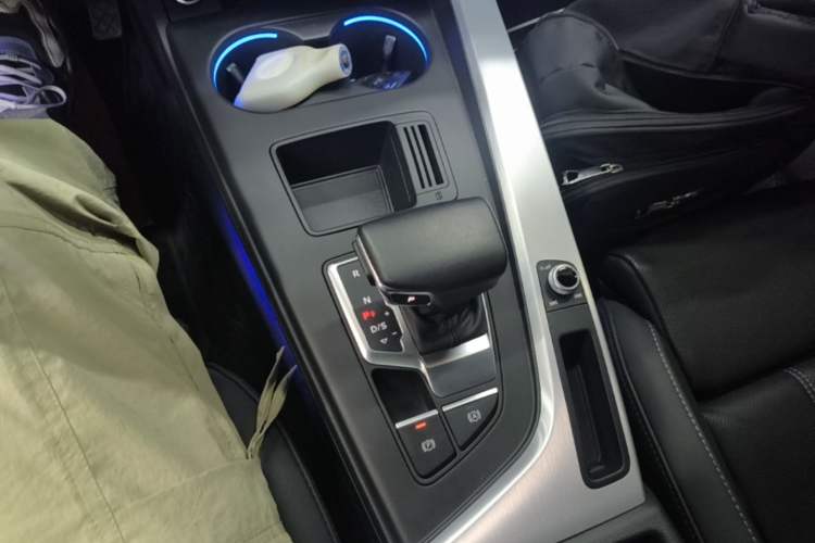Used Audi A4L 2024 40 TFSI Fashion Dynamic Model Gear Lever