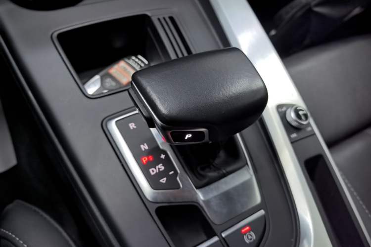 Used Audi A4L 2024 40 TFSI Fashion Dynamic Model Gear Lever