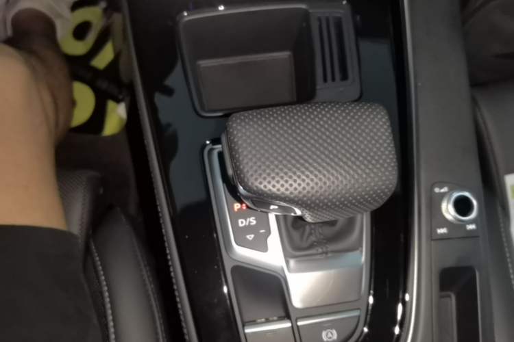 Used Audi A4L 2024 40 TFSI Luxury Dynamic Edition Gear Lever