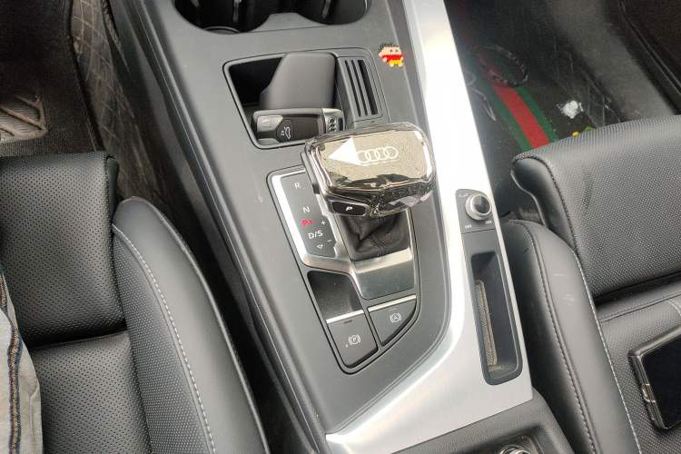 Used Audi A4L 2024 40 TFSI Fashion Dynamic Model Gear Lever