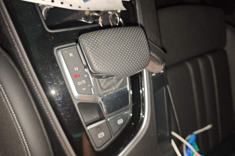 Used Audi A4L 2024 40 TFSI Luxury Dynamic Edition Gear Lever