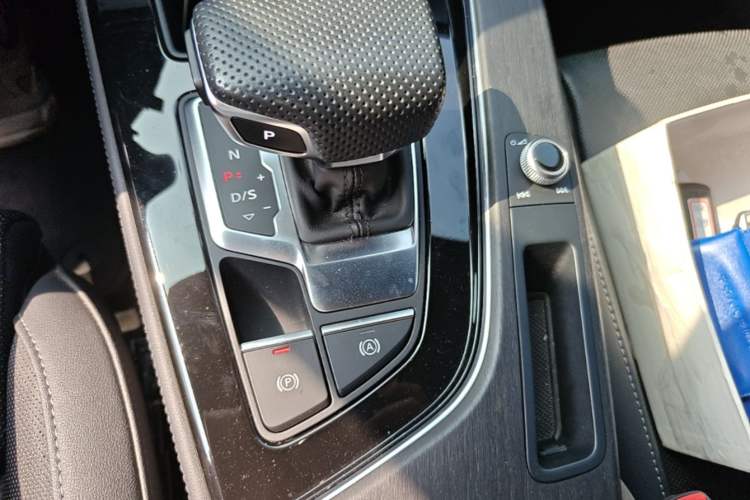 Used Audi A4L 2024 40 TFSI Luxury Dynamic Edition Gear Lever