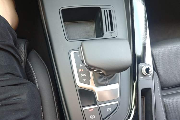 Used Audi A4L 2024 40 TFSI Fashion Dynamic Model Gear Lever