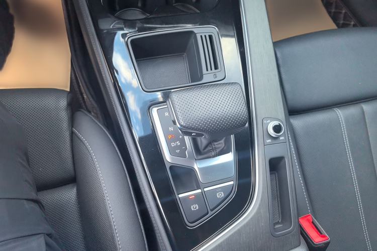 Used Audi A4L 2024 40 TFSI Luxury Dynamic Edition Gear Lever
