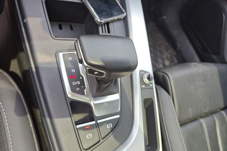 Used Audi A4L 2024 40 TFSI Fashion Dynamic Model Gear Lever