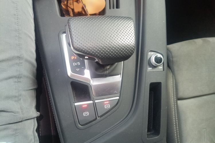 Used Audi A4L 2024 45 TFSI quattro Prestige Dynamic Edition Gear Lever