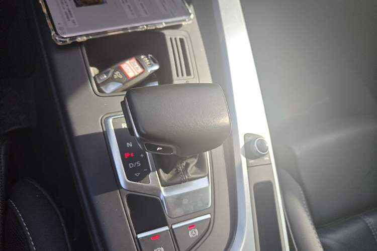 Used Audi A4L 2024 40 TFSI Fashion Dynamic Model Gear Lever