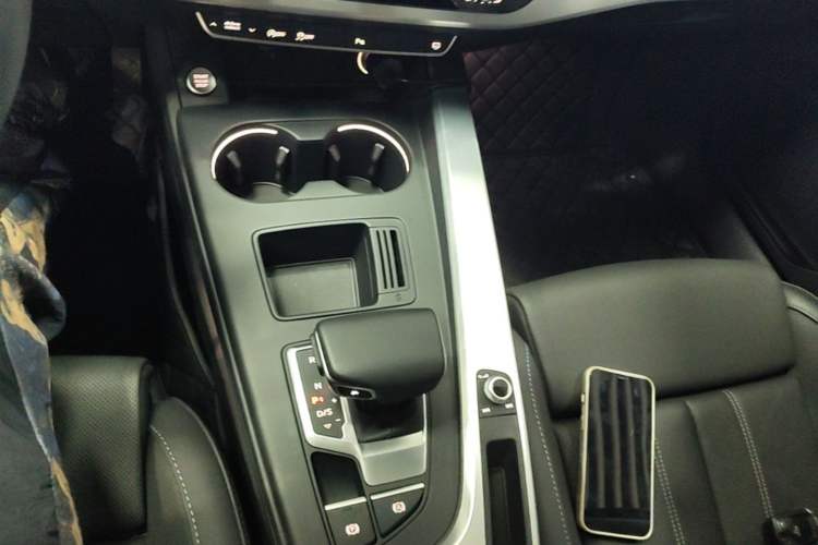 Used Audi A4L 2024 40 TFSI Fashion Dynamic Model Gear Lever