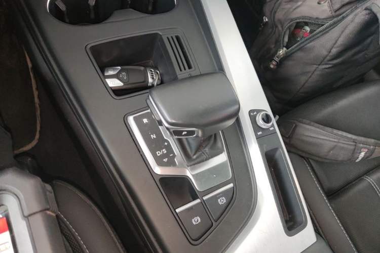 Used Audi A4L 2024 40 TFSI Fashion Dynamic Model Gear Lever