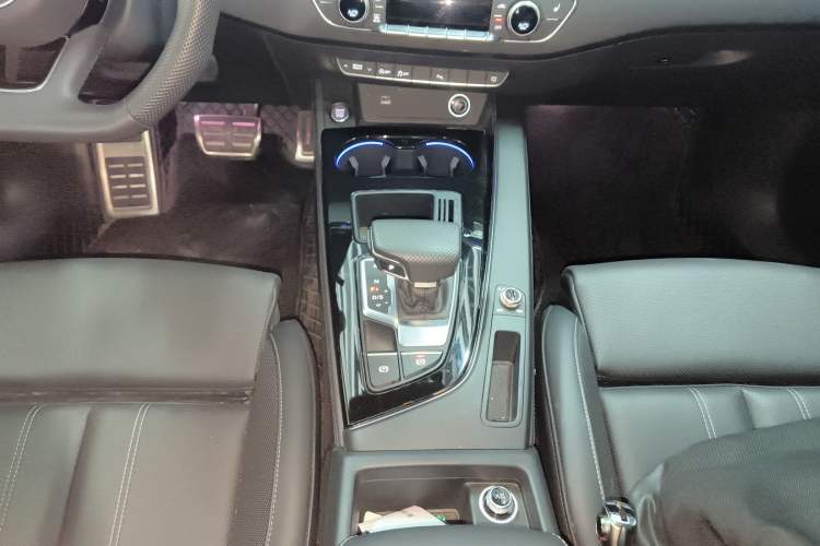 Used Audi A4L 2024 40 TFSI Luxury Dynamic Edition Gear Lever