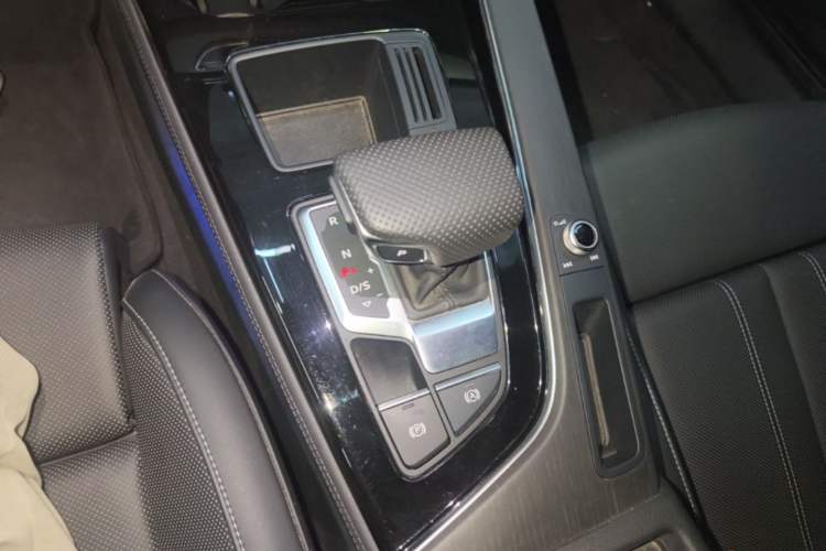 Used Audi A4L 2024 40 TFSI Luxury Dynamic Edition Gear Lever