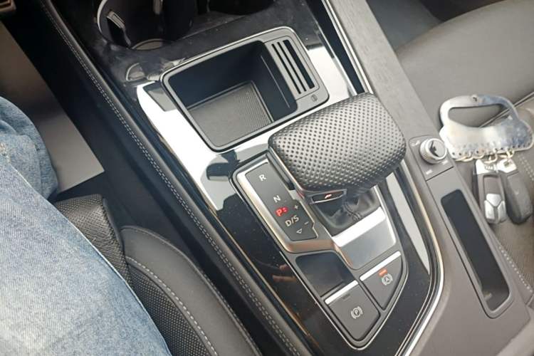 Used Audi A4L 2024 40 TFSI Luxury Dynamic Edition Gear Lever