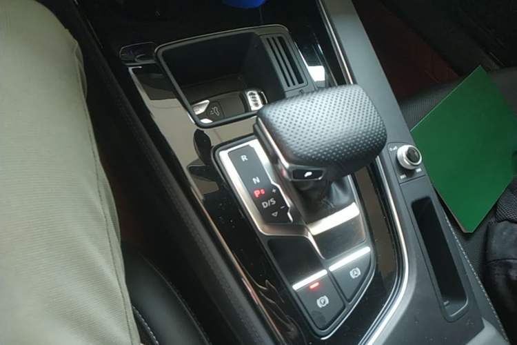 Used Audi A4L 2024 40 TFSI Luxury Dynamic Edition Gear Lever