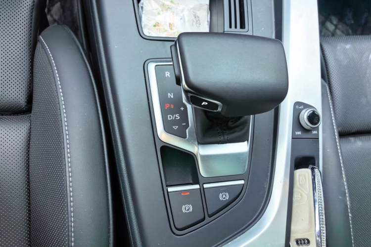 Used Audi A4L 2024 40 TFSI Fashion Dynamic Model Gear Lever