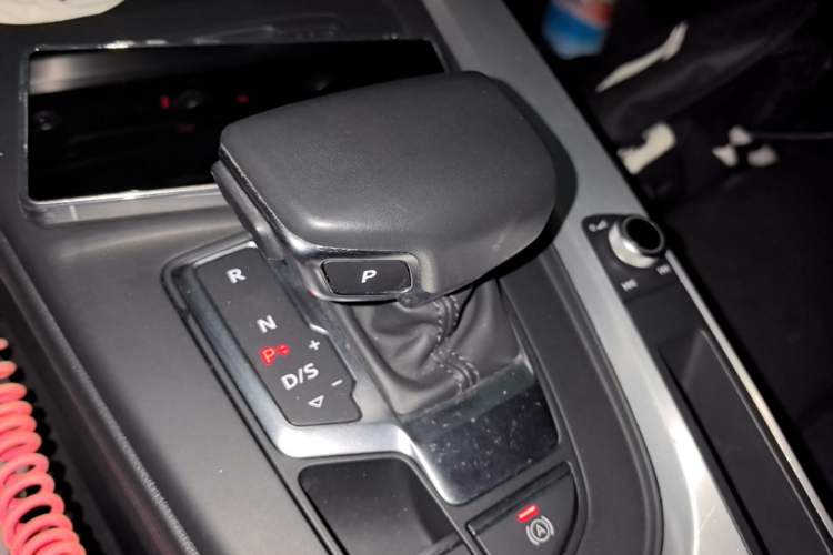 Used Audi A4L 2024 40 TFSI Fashion Dynamic Model Gear Lever