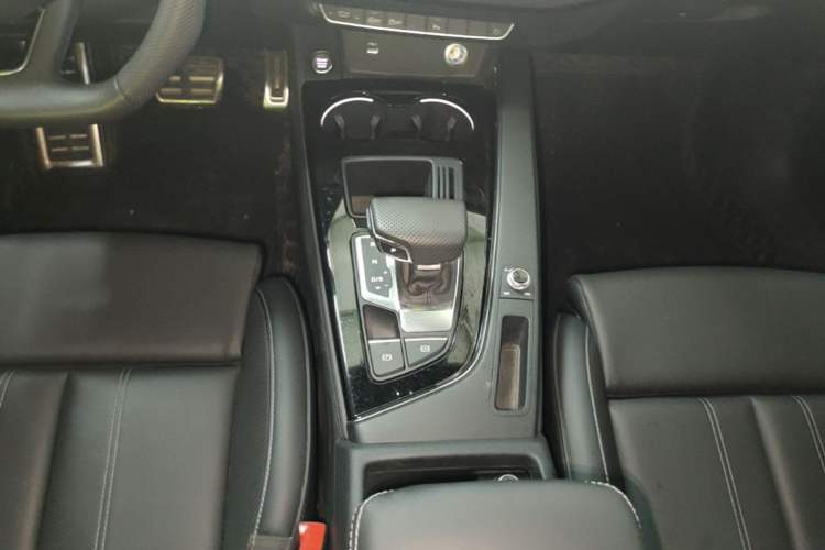 Used Audi A4L 2024 40 TFSI Luxury Dynamic Edition Gear Lever