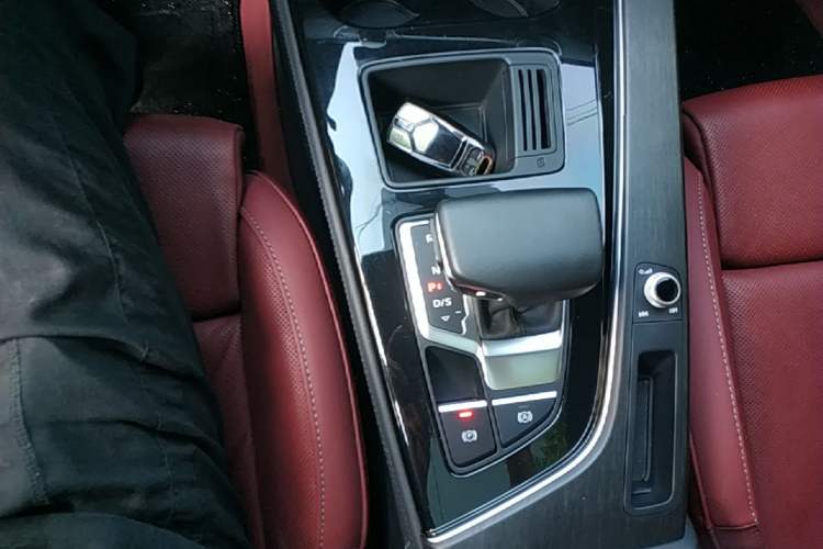 Used Audi A4L 2024 40 TFSI Luxury Dynamic Edition Gear Lever
