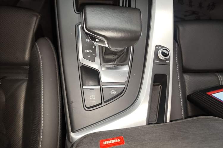 Used Audi A4L 2024 40 TFSI Fashion Dynamic Model Gear Lever