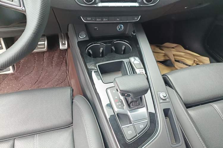 Used Audi A4L 2024 40 TFSI Luxury Dynamic Edition Gear Lever