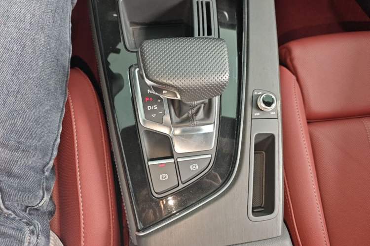 Used Audi A4L 2024 40 TFSI Luxury Dynamic Edition Gear Lever