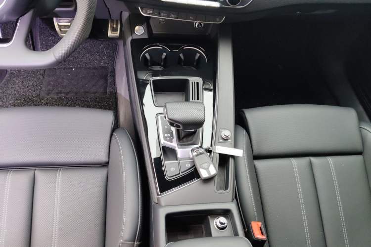 Used Audi A4L 2024 40 TFSI Luxury Dynamic Edition Gear Lever