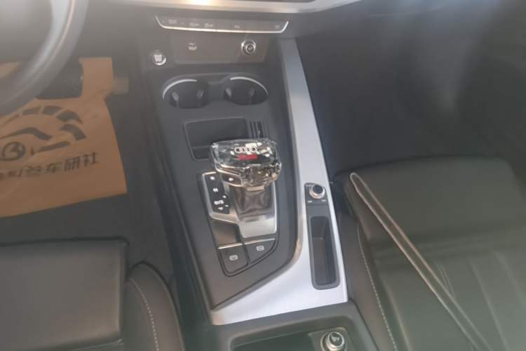 Used Audi A4L 2024 40 TFSI Fashion Dynamic Model Gear Lever