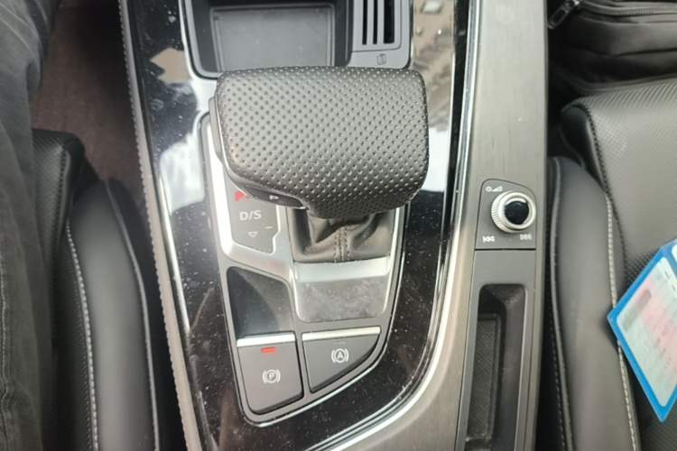 Used Audi A4L 2024 40 TFSI Luxury Dynamic Edition Gear Lever
