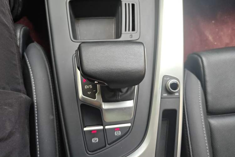 Used Audi A4L 2024 40 TFSI Fashion Dynamic Model Gear Lever