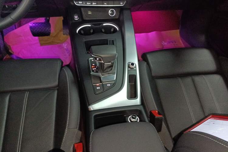 Used Audi A4L 2024 40 TFSI Fashion Dynamic Model Gear Lever
